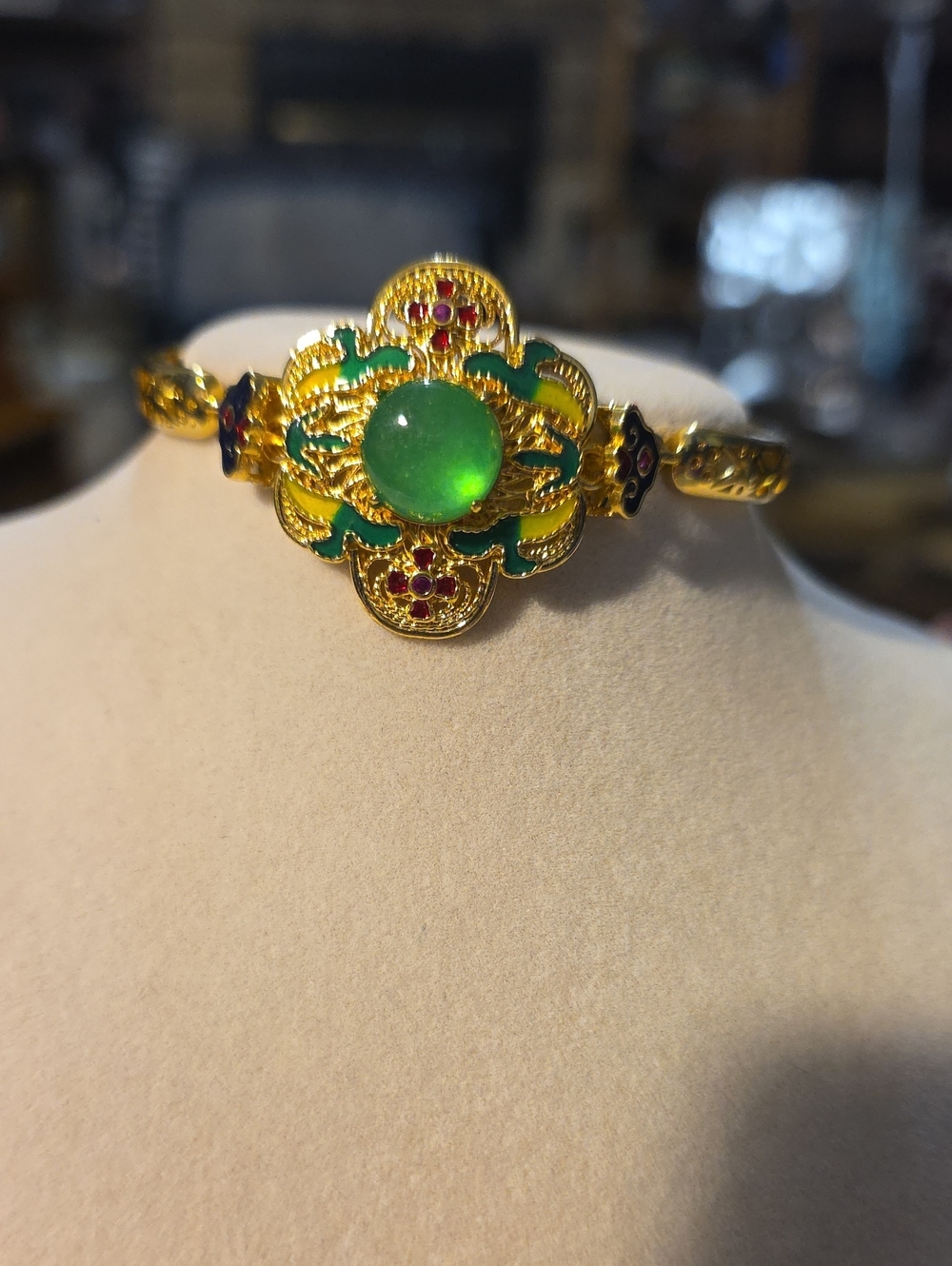 Gold-Tone Green Jade Stone Women's Bracelet - Elegant Jewelry